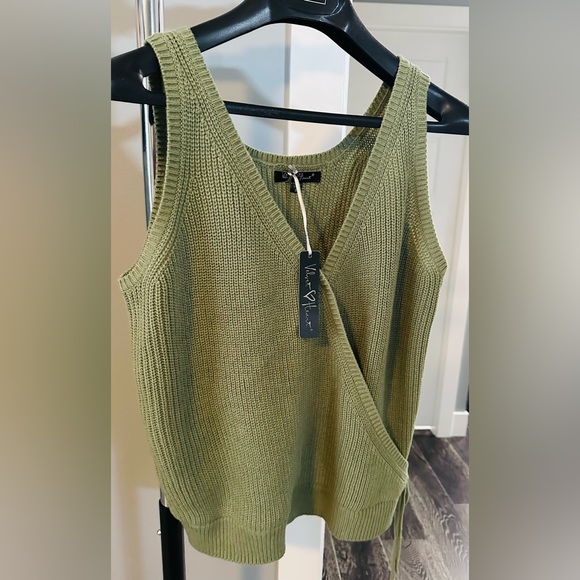 Size small oversized, sweater tank. - Picture 4 of 6